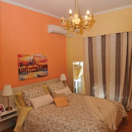 Cozy Acropolis Athen